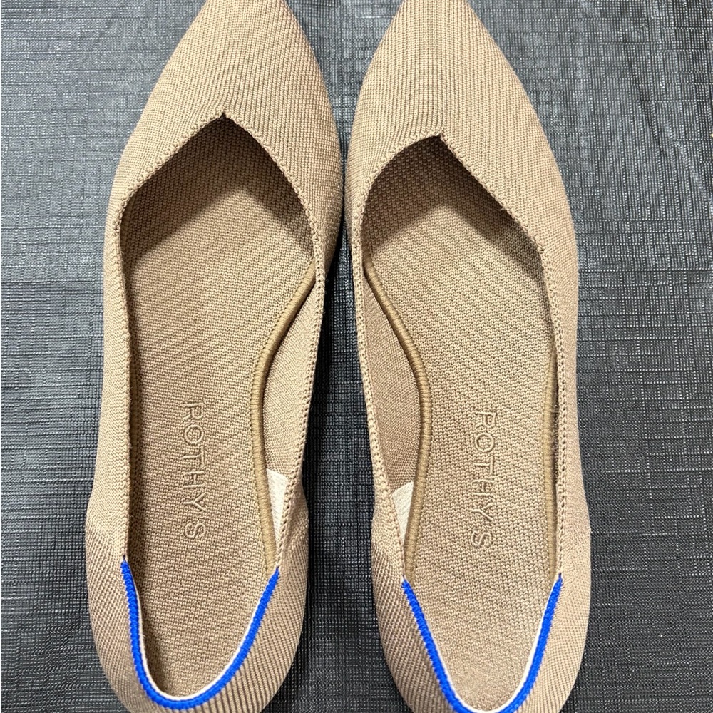 Rothy's 8.5 Women's Tan Pointy Toe Flats with Blue Accent
